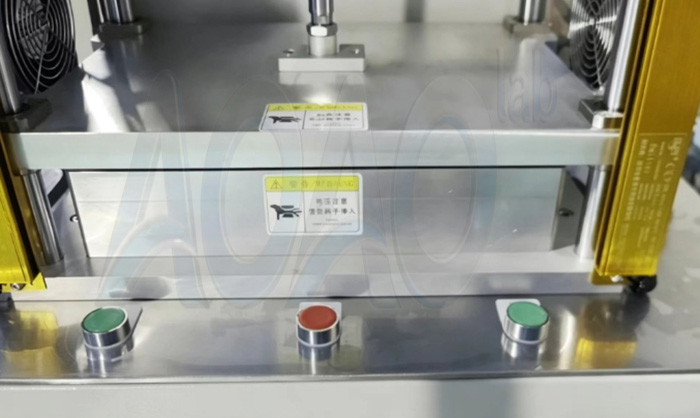 Helium Leak Detector for Prismatic Cell Leakage Test.jpg Helium Leak Detector for Prismatic Cell Leakage Test.jpg